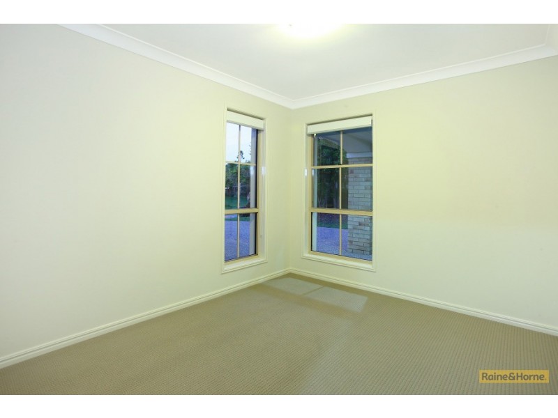 11 Barrs Avenue, Oxenford QLD 4210