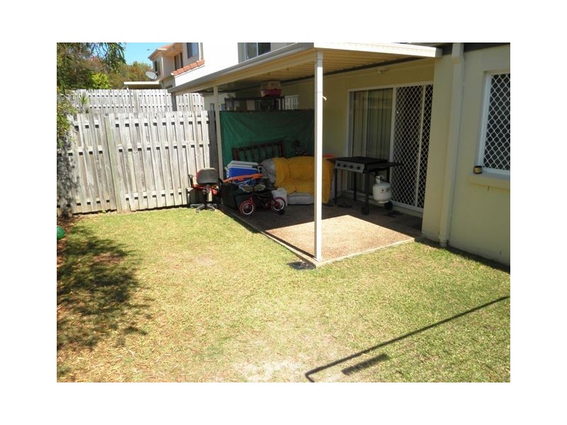 20/74 Universal Street, Pacific Pines QLD 4211