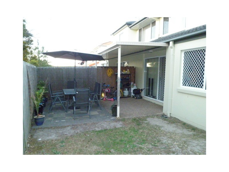 35/74 Universal Street, Pacific Pines QLD 4211