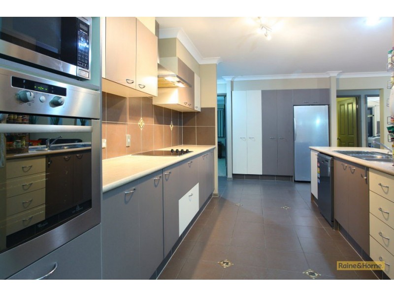 17 Oceanis Drive, Oxenford QLD 4210