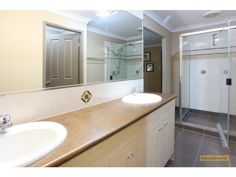 17 Oceanis Drive, Oxenford QLD 4210