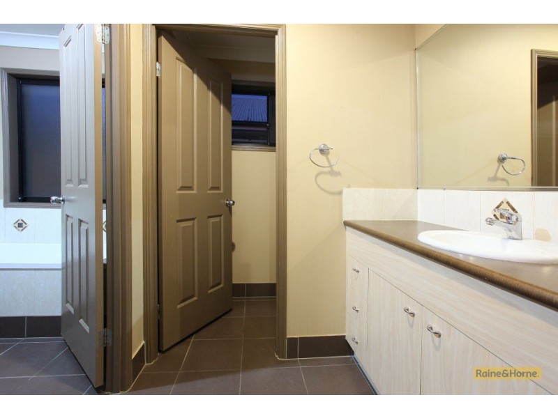 17 Oceanis Drive, Oxenford QLD 4210