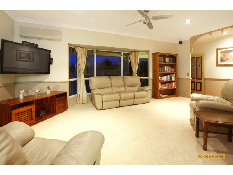 5 Bonin Close, Pacific Pines QLD 4211