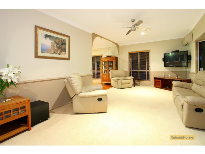 5 Bonin Close, Pacific Pines QLD 4211