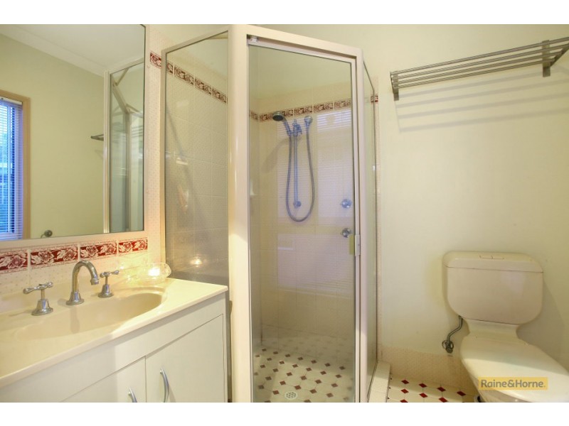 5 Bonin Close, Pacific Pines QLD 4211