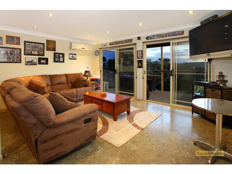 5 Bonin Close, Pacific Pines QLD 4211