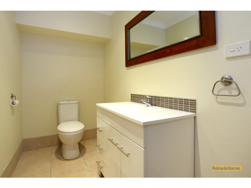 5 Bonin Close, Pacific Pines QLD 4211