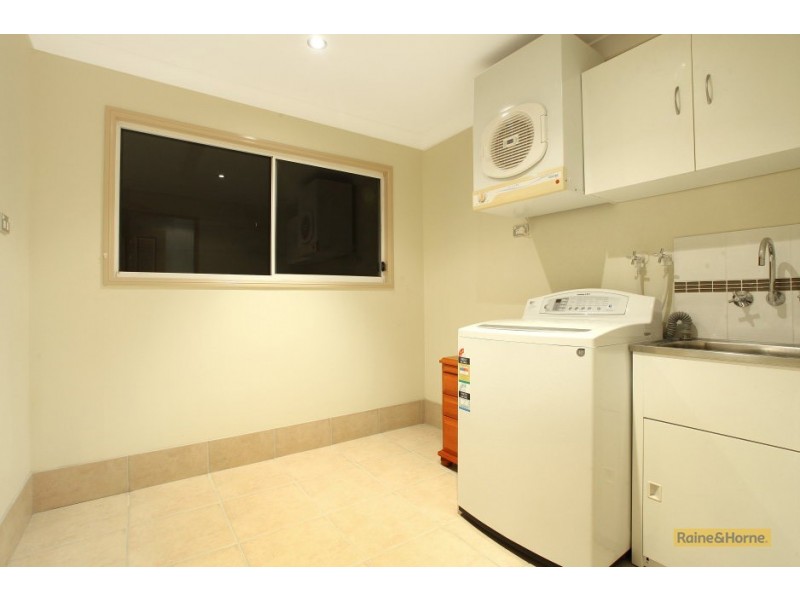 5 Bonin Close, Pacific Pines QLD 4211