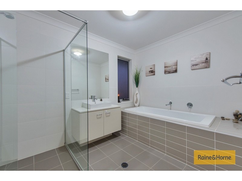 2 Millpond Ct, Upper Coomera QLD 4209