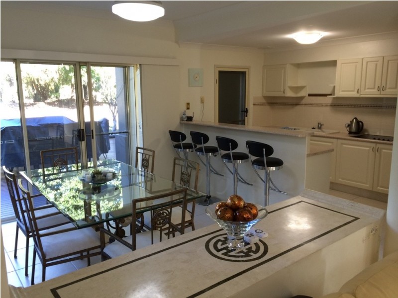 8113 Magnolia Drive, Hope Island QLD 4212