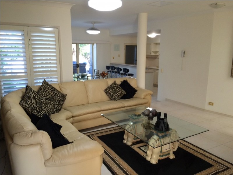 8113 Magnolia Drive, Hope Island QLD 4212