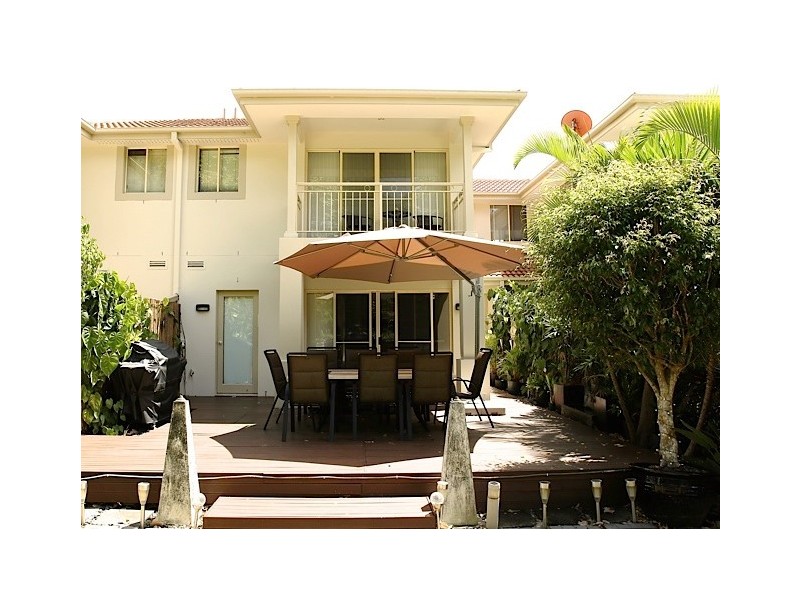 8113 Magnolia Drive, Hope Island QLD 4212