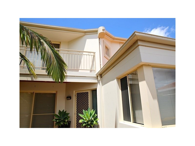 8113 Magnolia Drive, Hope Island QLD 4212