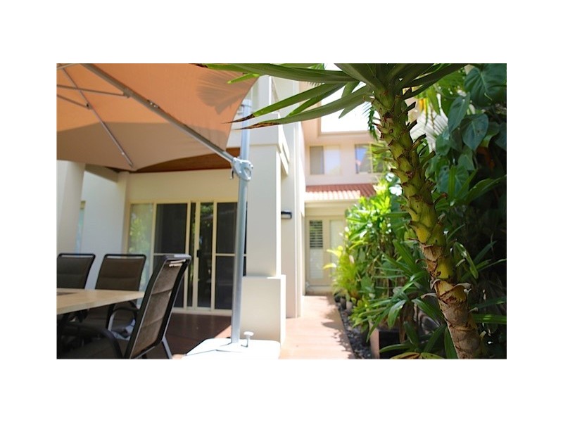 8113 Magnolia Drive, Hope Island QLD 4212