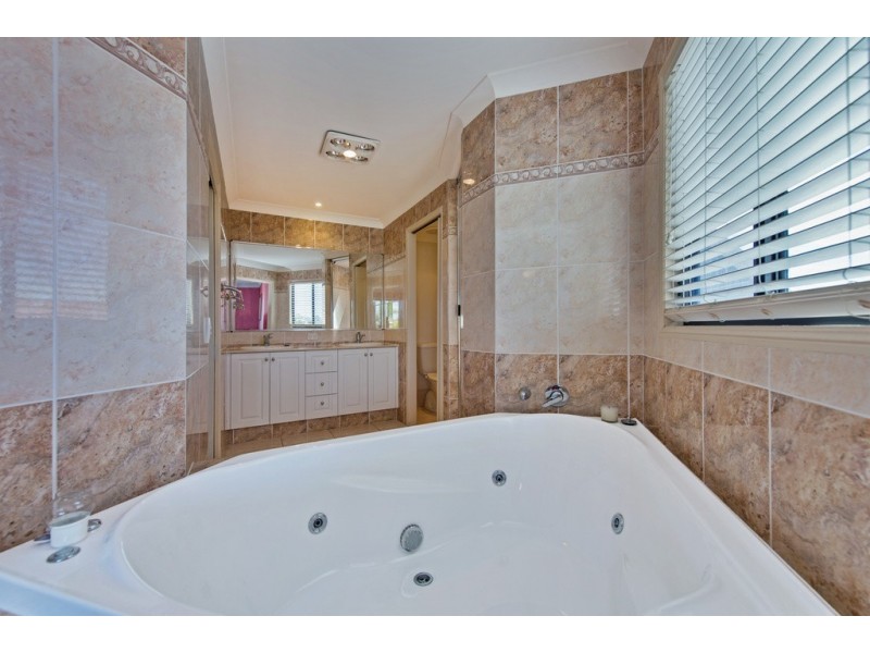 3 Eastpark Waters, Helensvale QLD 4212