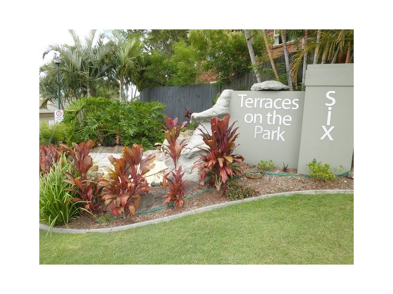 2008/6 Crestridge Crescent, Oxenford QLD 4210