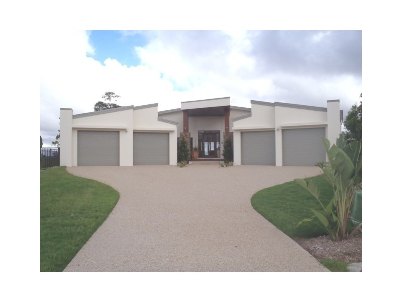 20 Zenith Crescent, Pacific Pines QLD 4211