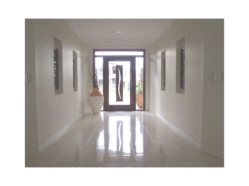 20 Zenith Crescent, Pacific Pines QLD 4211