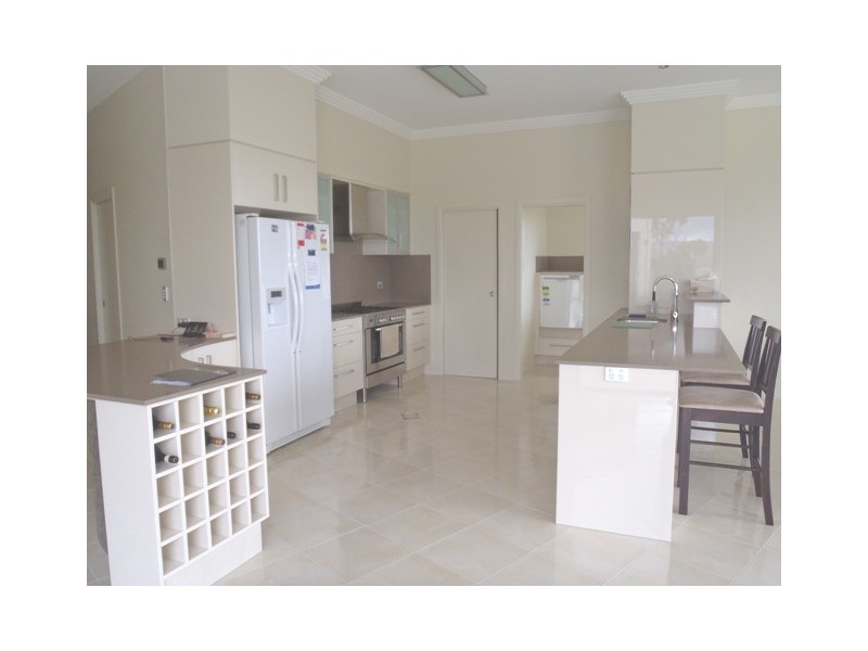 20 Zenith Crescent, Pacific Pines QLD 4211