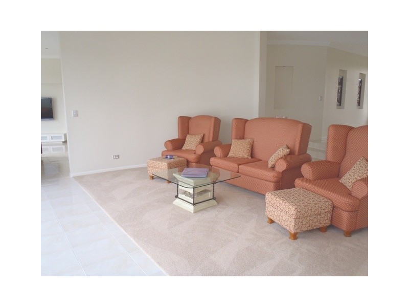 20 Zenith Crescent, Pacific Pines QLD 4211