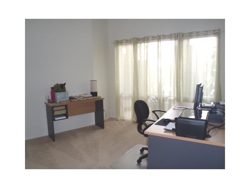 20 Zenith Crescent, Pacific Pines QLD 4211