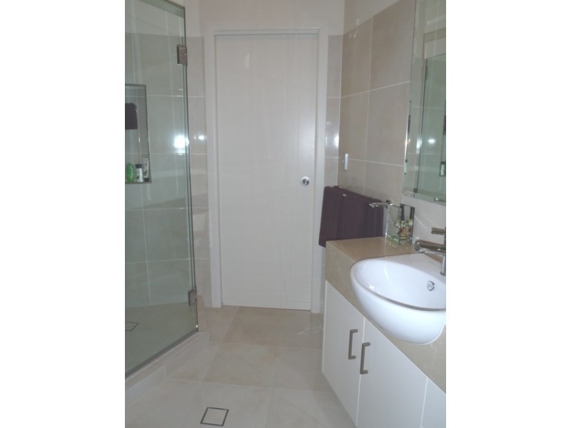 20 Zenith Crescent, Pacific Pines QLD 4211