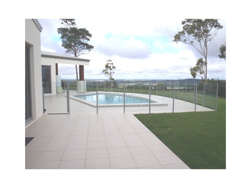 20 Zenith Crescent, Pacific Pines QLD 4211