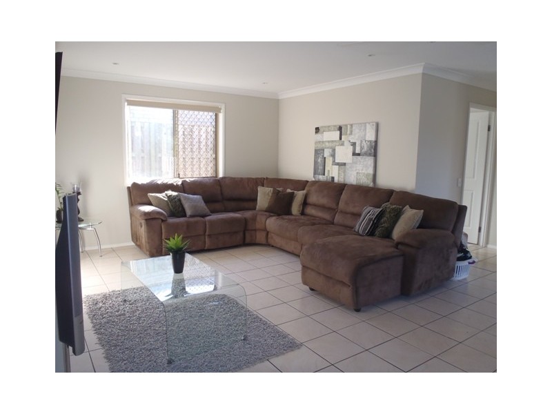 1 Boyer Street, Pacific Pines QLD 4211