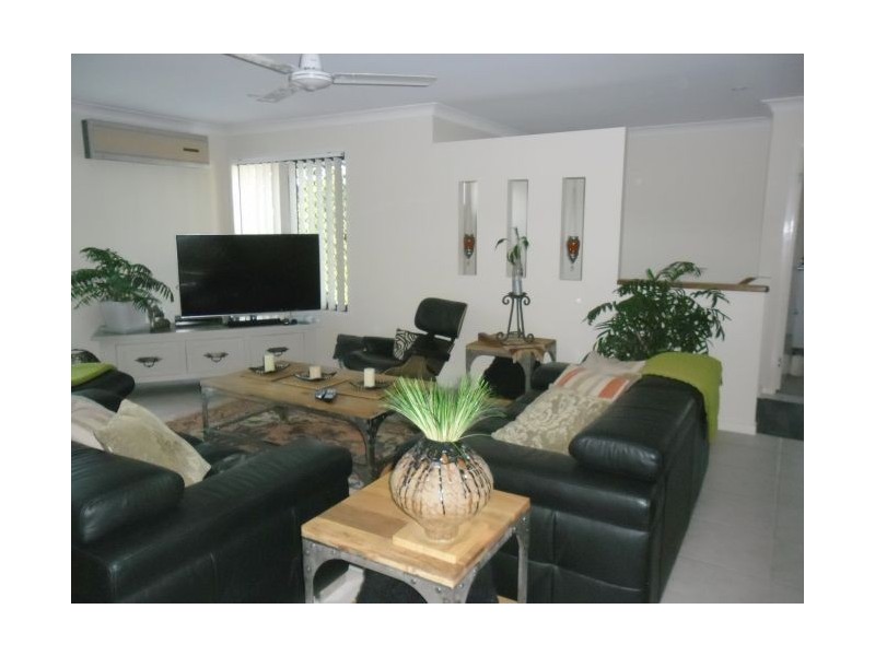 15 Bounty Way, Pacific Pines QLD 4211