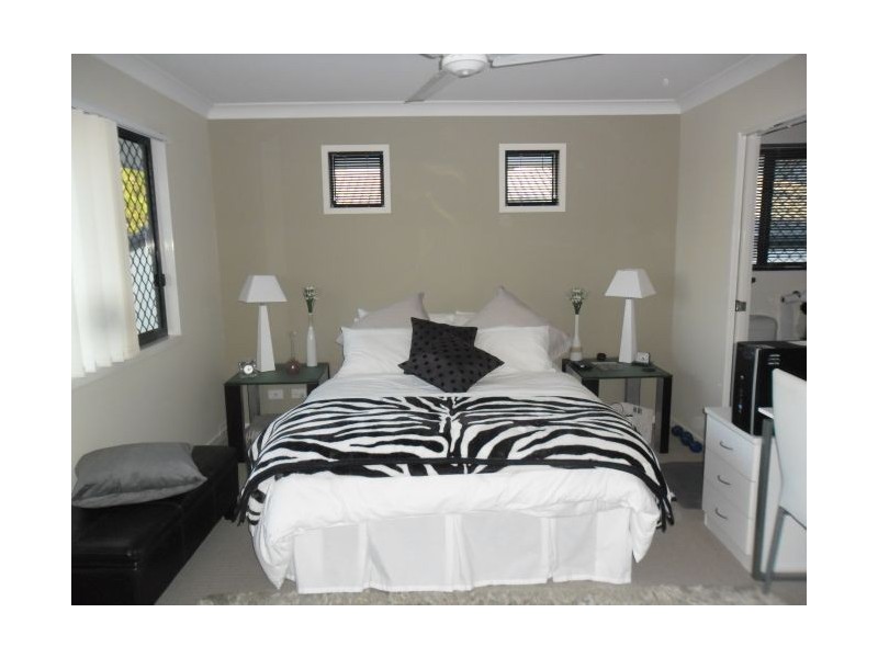 15 Bounty Way, Pacific Pines QLD 4211