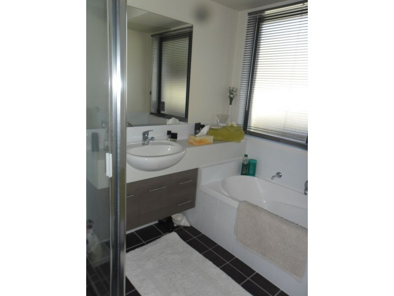 15 Bounty Way, Pacific Pines QLD 4211