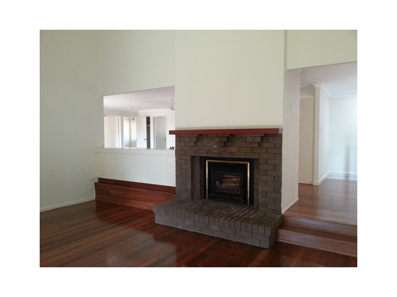 8 Josephine Terrace, Highland Park QLD 4211