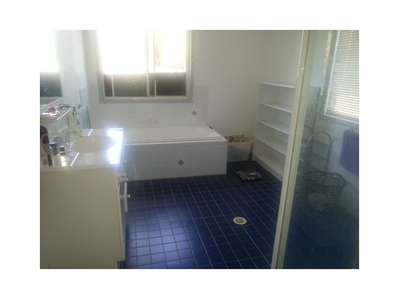 8 Josephine Terrace, Highland Park QLD 4211