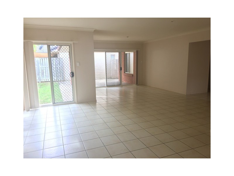 14 Sheffield Circuit, Pacific Pines QLD 4211