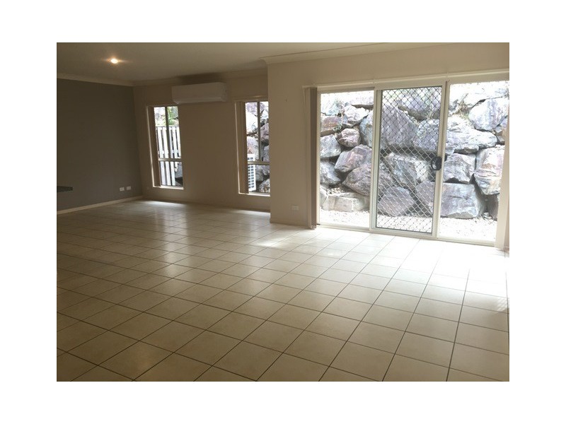 14 Sheffield Circuit, Pacific Pines QLD 4211