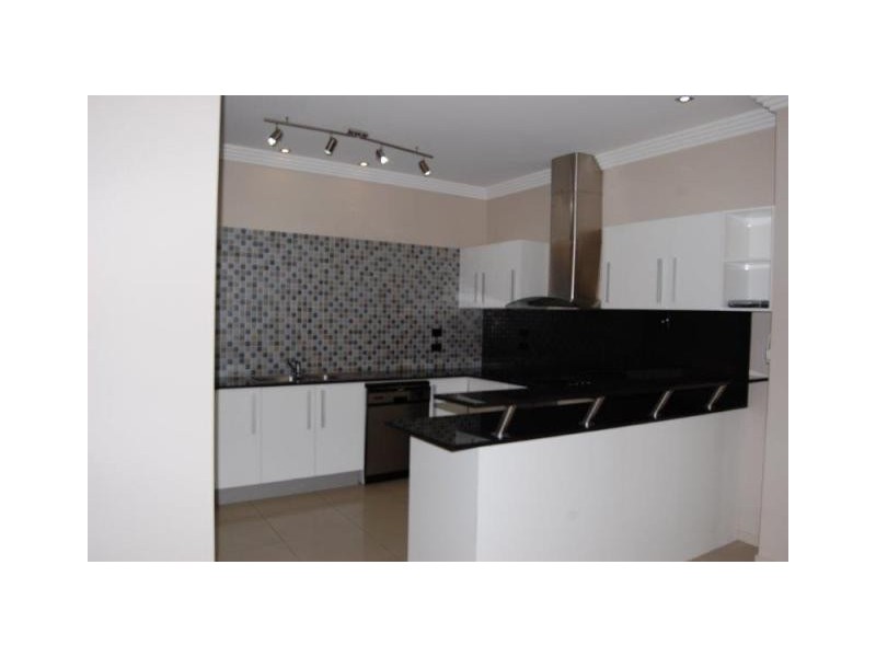 2/372 Pine Ridge Road, Coombabah QLD 4216