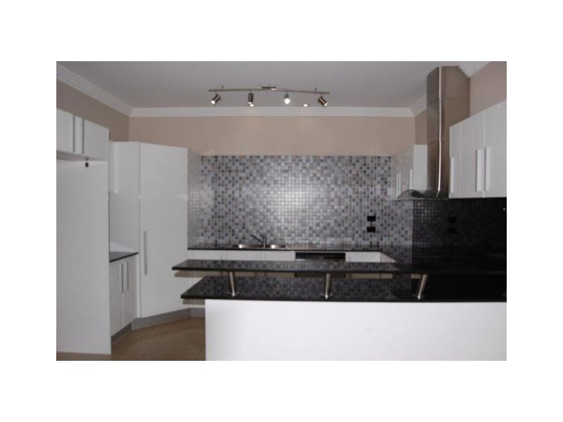 2/372 Pine Ridge Road, Coombabah QLD 4216