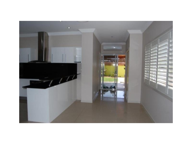 2/372 Pine Ridge Road, Coombabah QLD 4216