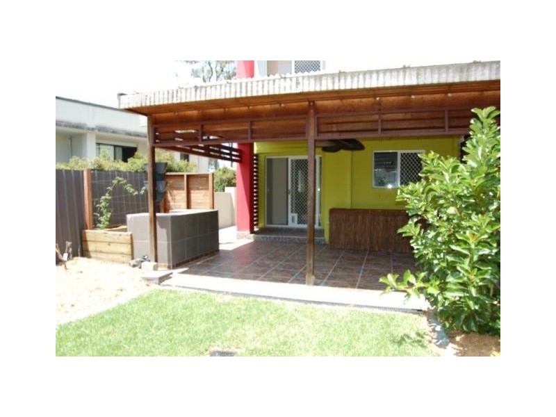 2/372 Pine Ridge Road, Coombabah QLD 4216