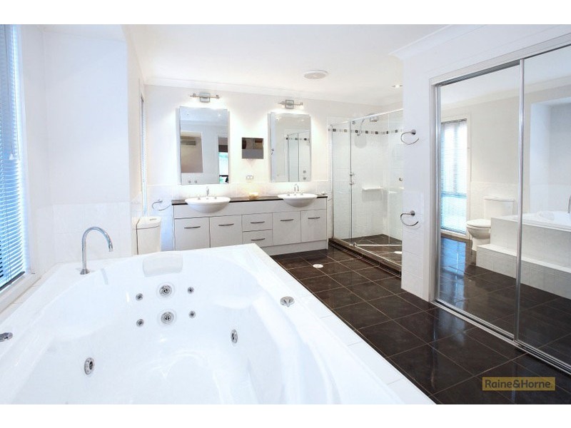 35 Oceanis Drive, Oxenford QLD 4210