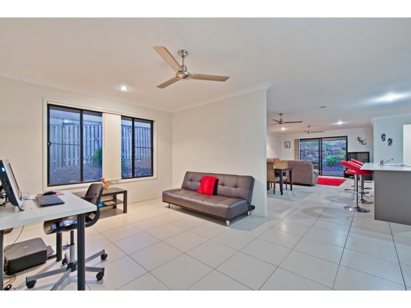 4 Willunga Street, Pacific Pines QLD 4211