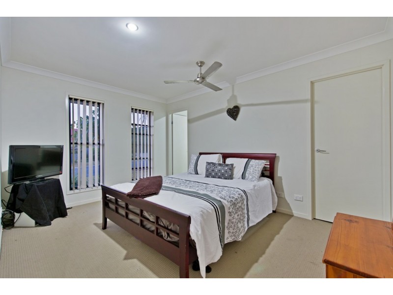 4 Willunga Street, Pacific Pines QLD 4211