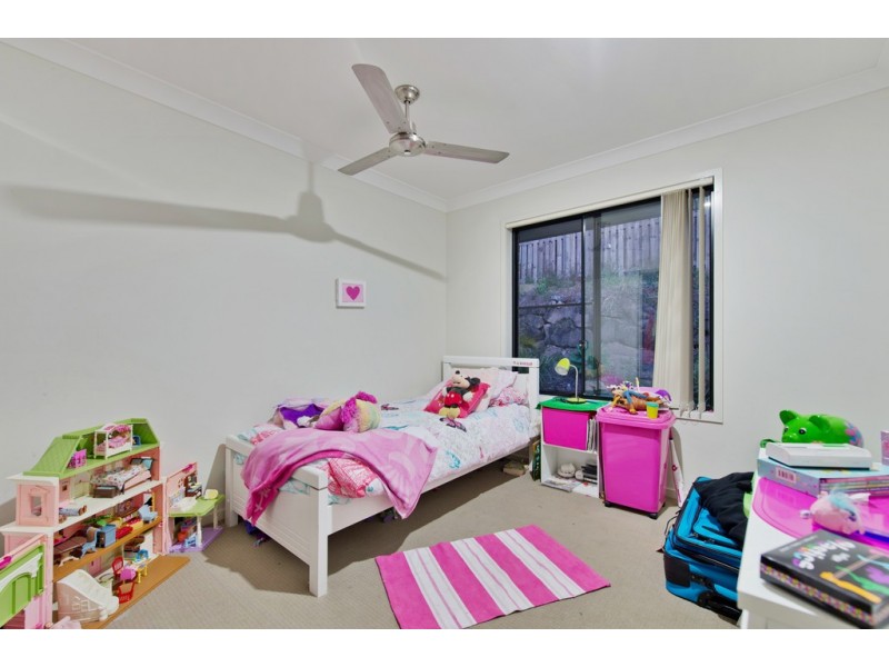 4 Willunga Street, Pacific Pines QLD 4211