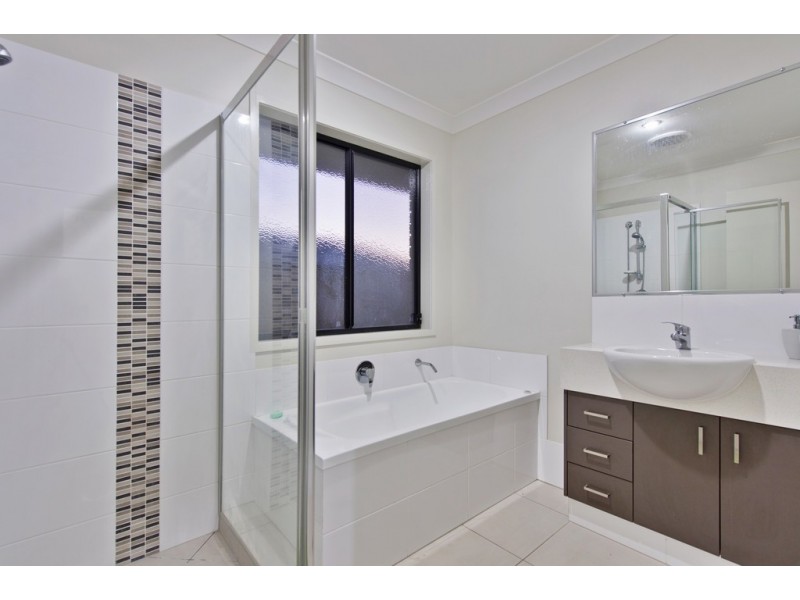 4 Willunga Street, Pacific Pines QLD 4211