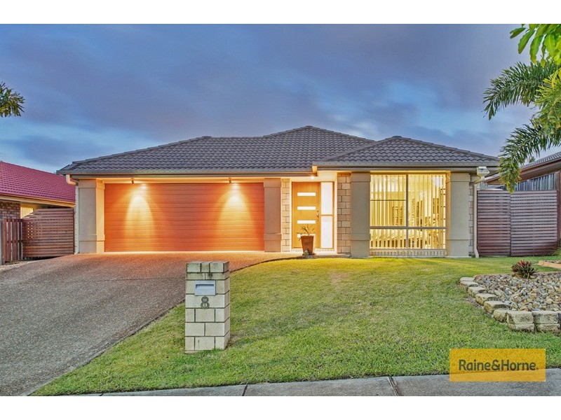 8 Kadie Place, Pacific Pines QLD 4211