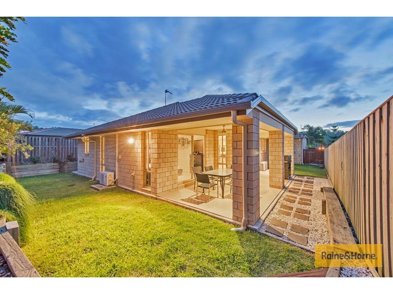 8 Kadie Place, Pacific Pines QLD 4211