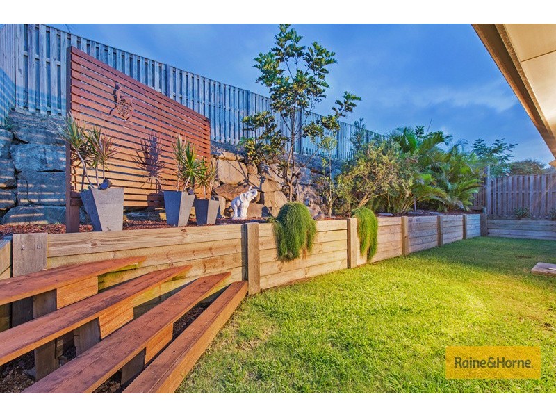 8 Kadie Place, Pacific Pines QLD 4211