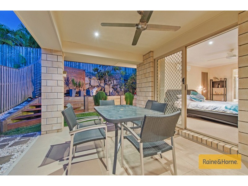 8 Kadie Place, Pacific Pines QLD 4211
