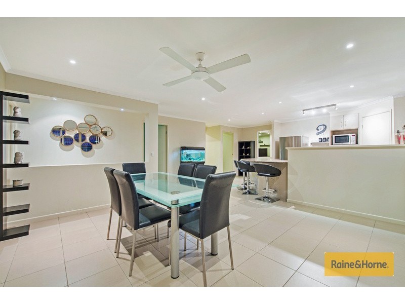 8 Kadie Place, Pacific Pines QLD 4211
