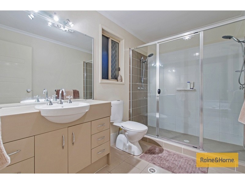 8 Kadie Place, Pacific Pines QLD 4211